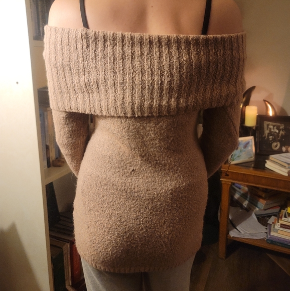 Almost Famous Cowl or Off Shoulder Sweater - Picture 3 of 6